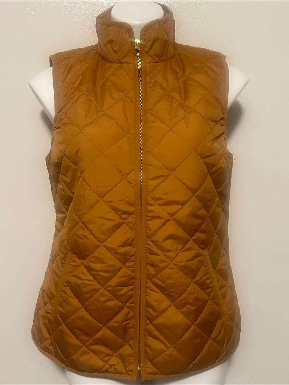 Old Navy Quilted Sleeveless Vest in Camel Brown